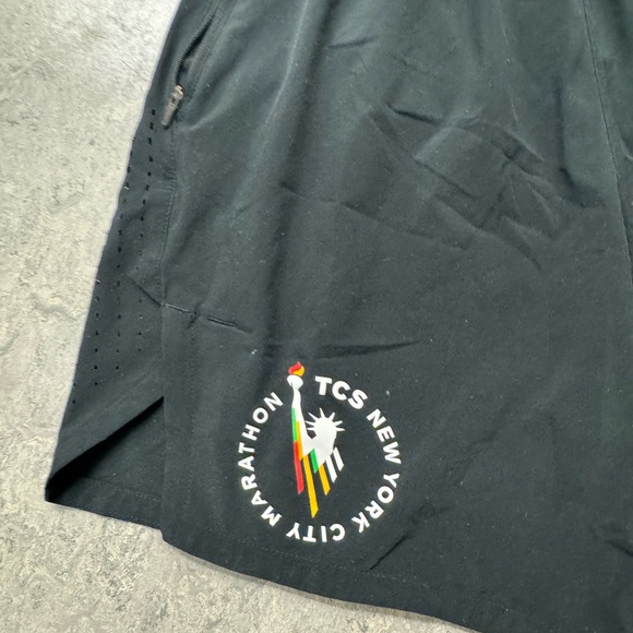 New Balance NYC Marathon Black Athletic Men's Shorts Medium - Picture 2 of 5